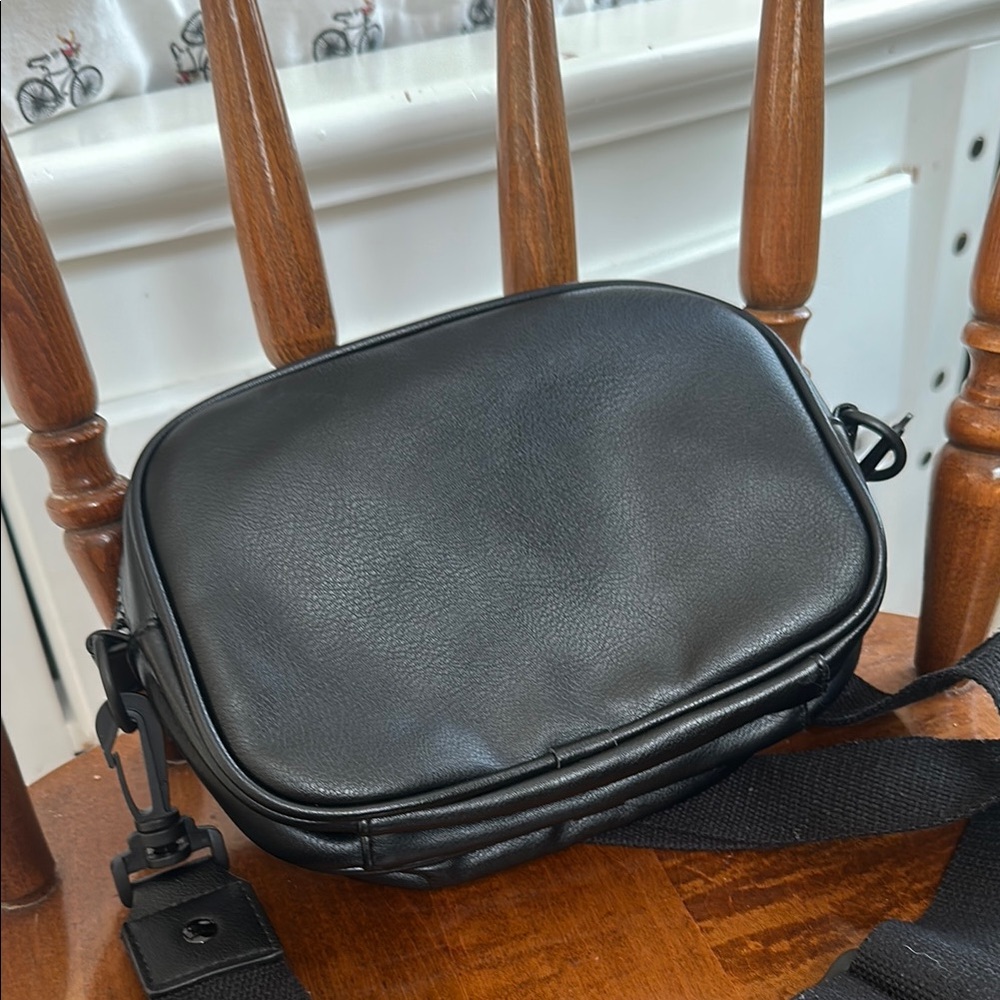Black Leather Men's Crossbody Bag - Picture 2 of 3